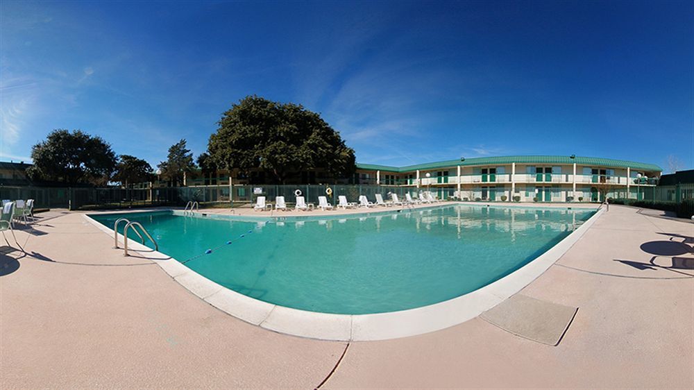 Texas Inn & Suites Denton Zewnętrze zdjęcie
