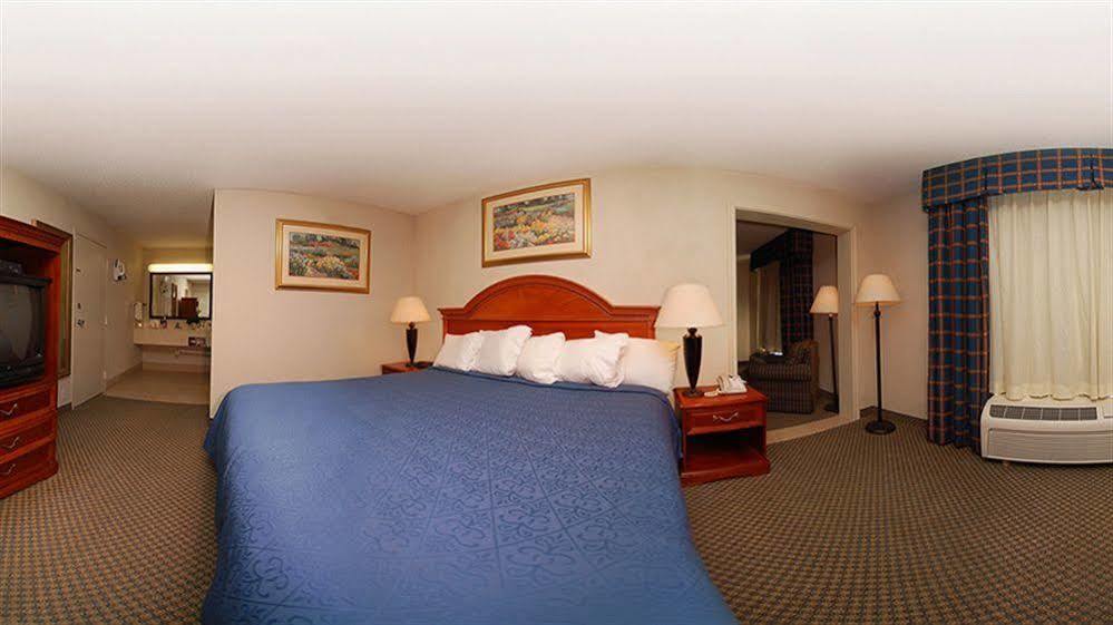 Texas Inn & Suites Denton Zewnętrze zdjęcie
